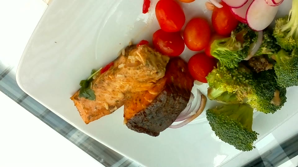 Salmon with broccoli